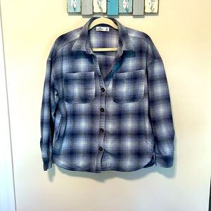 Hollister Women’s Oversized Lightweight Flannel Shacket / Size M / 100% Cotton
